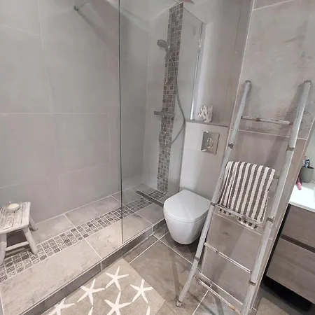 Maison Avec Et Piscine Privée à 3 Min à Pied De La Et Des Commerces Hébergement de vacances
