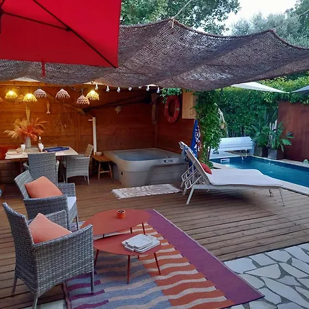 Hébergement de vacances Maison Avec Et Piscine Privée à 3 Min à Pied De La Et Des Commerces *