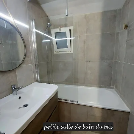 Hébergement de vacances Maison Avec Et Piscine Privée à 3 Min à Pied De La Et Des Commerces