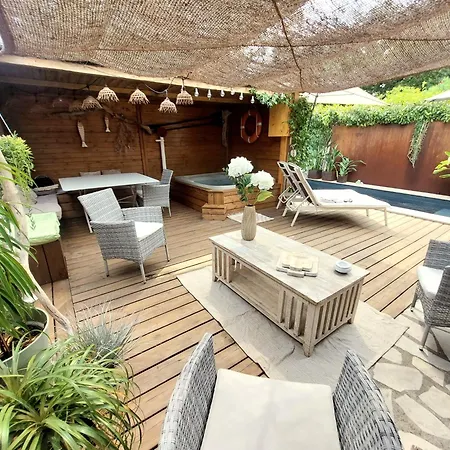 Maison Avec Et Piscine Privée à 3 Min à Pied De La Et Des Commerces La Croix-Valmer