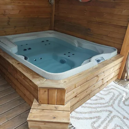 Hébergement de vacances Maison Avec Et Piscine Privée à 3 Min à Pied De La Et Des Commerces